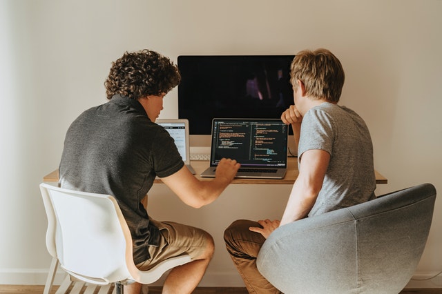 java script (perbedaan backend & frontend)
